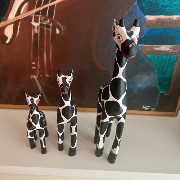 Vintage Handcrafted Black and White Giraffe Figurines Indonesia - Picture 5 of 16